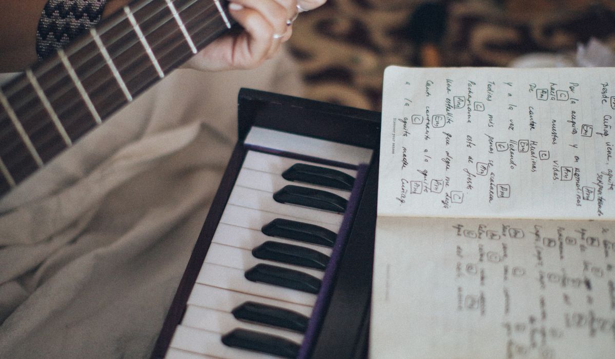 Understanding Modal Tuning in English Folk